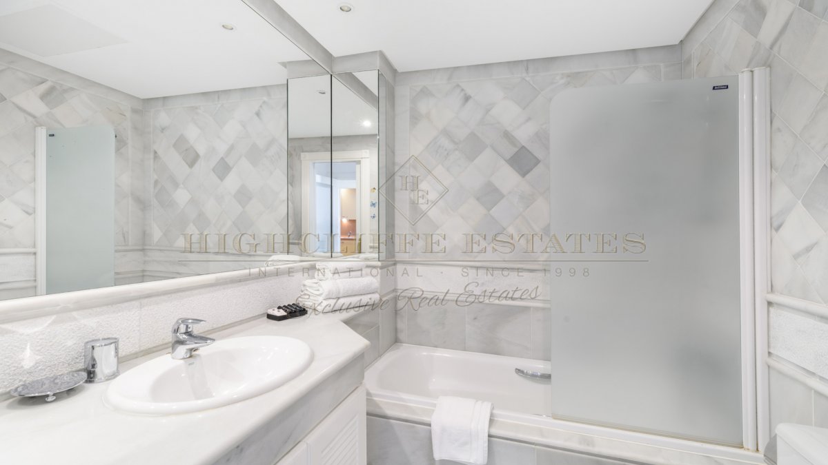 Marina Mariola Marbella apartamento 2 dormitorios Frontal