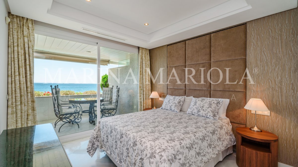 Marina Mariola Marbella, Apartamento 2 dormitorios en fachada Sur, vista directa al mar.